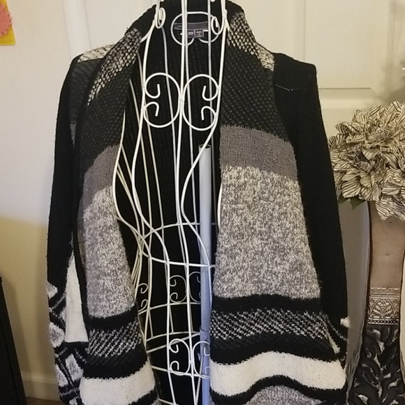 Absolutely fabulous Vince long sweater - Picture 3 of 9